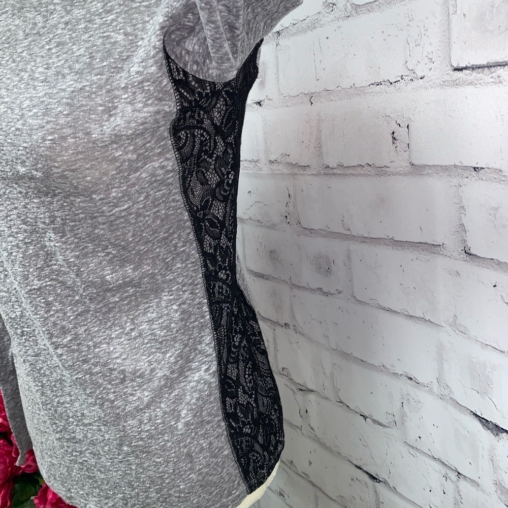 5/$35 💥 Women’s Gap Long Sleeve T-Shirt - Picture 4 of 7